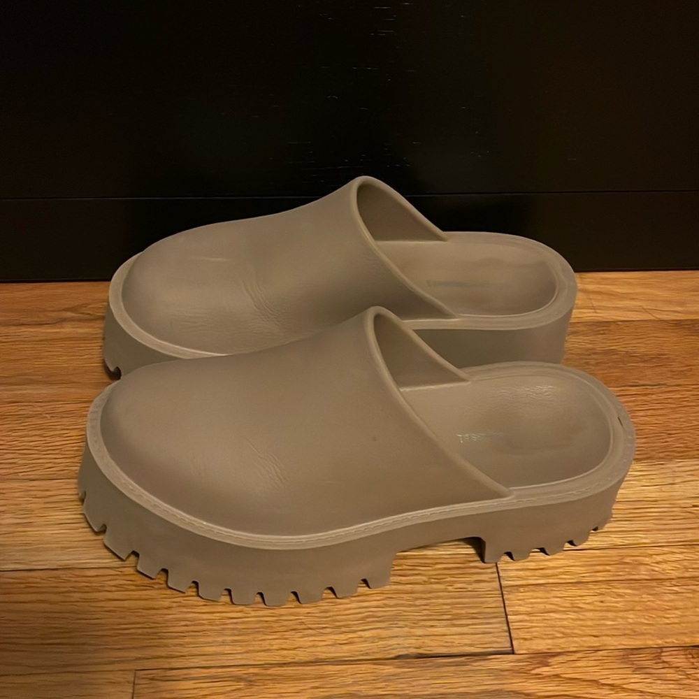 Jeffrey Campbell Bae Mules!